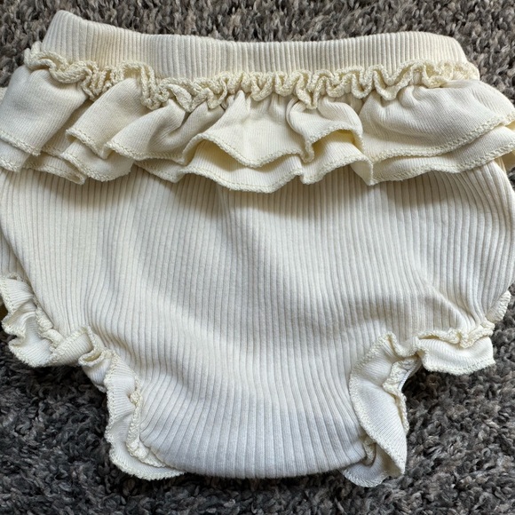 Cream Ruffled Diaper Cover Matching Set - Picture 6 of 7